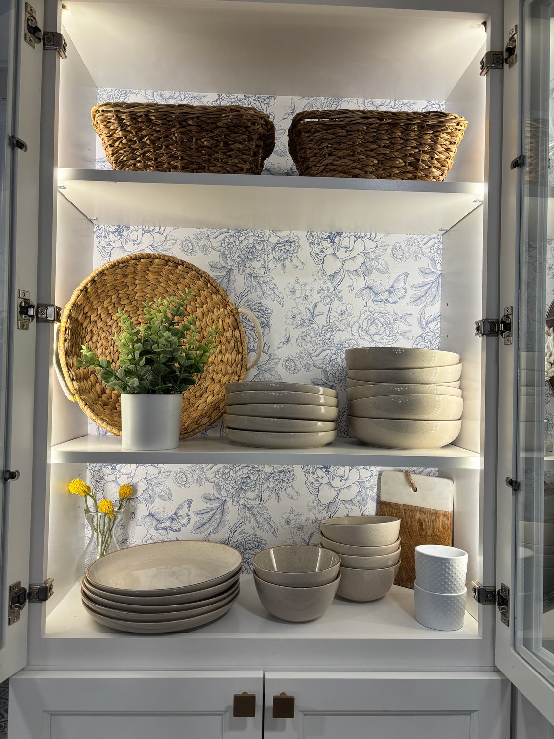 Spotsylvania_Virginia_wallpaper_cabinets_display_kitchen