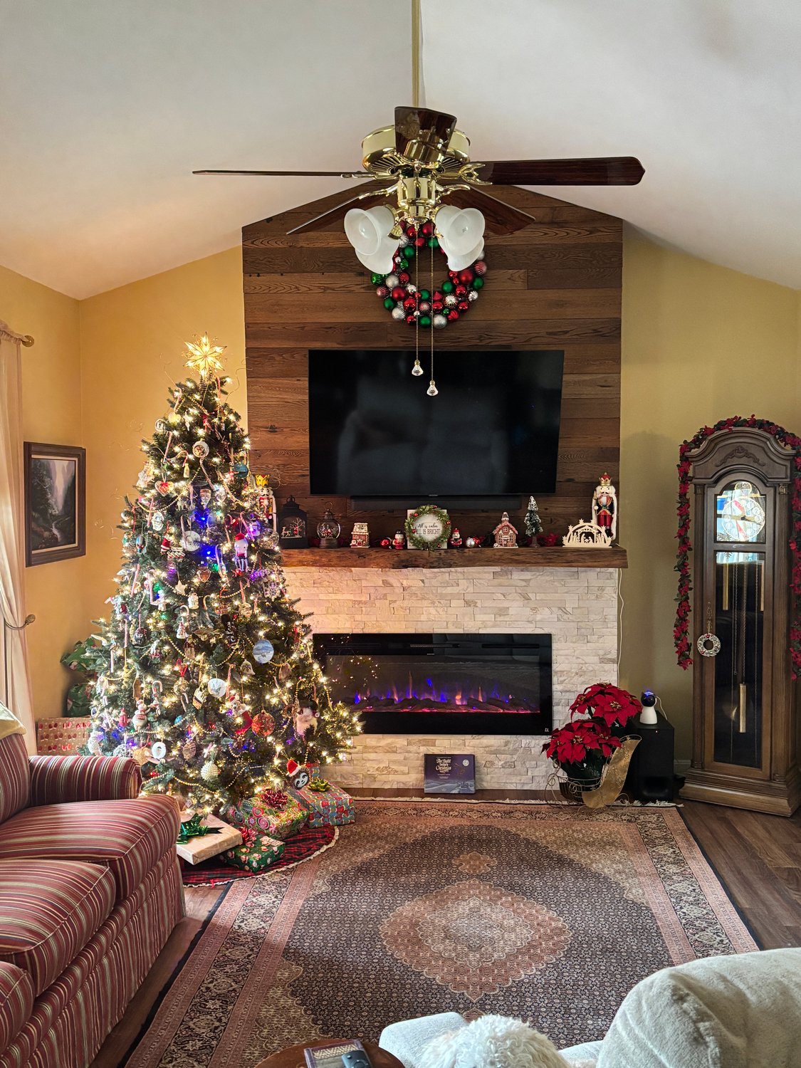 Virginia_Design_Fireplace_Reclaimedwood_liveedge_mantle_stone